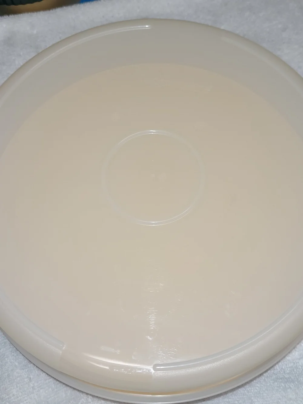 Tupperware description style